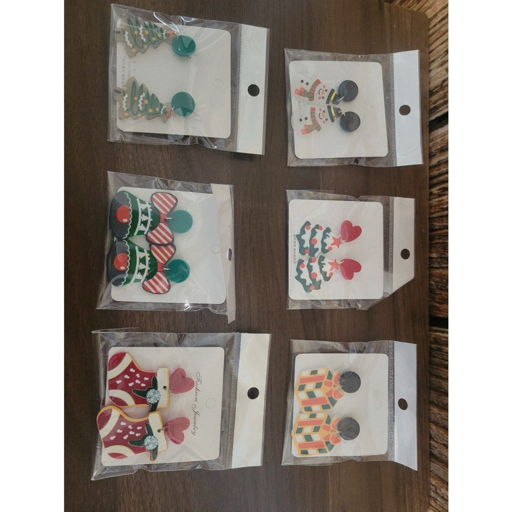 NWT- Set of 6 pairs -Acrylic Christmas earrings
